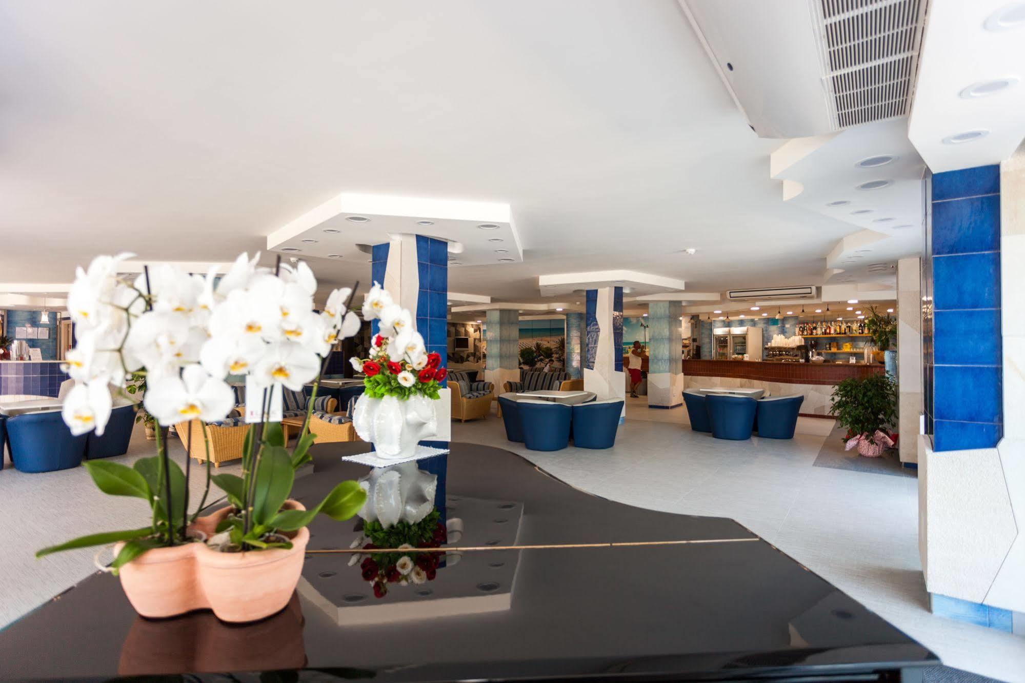 Hotel Baia Santa Barbara Rodi Garganico Buitenkant foto